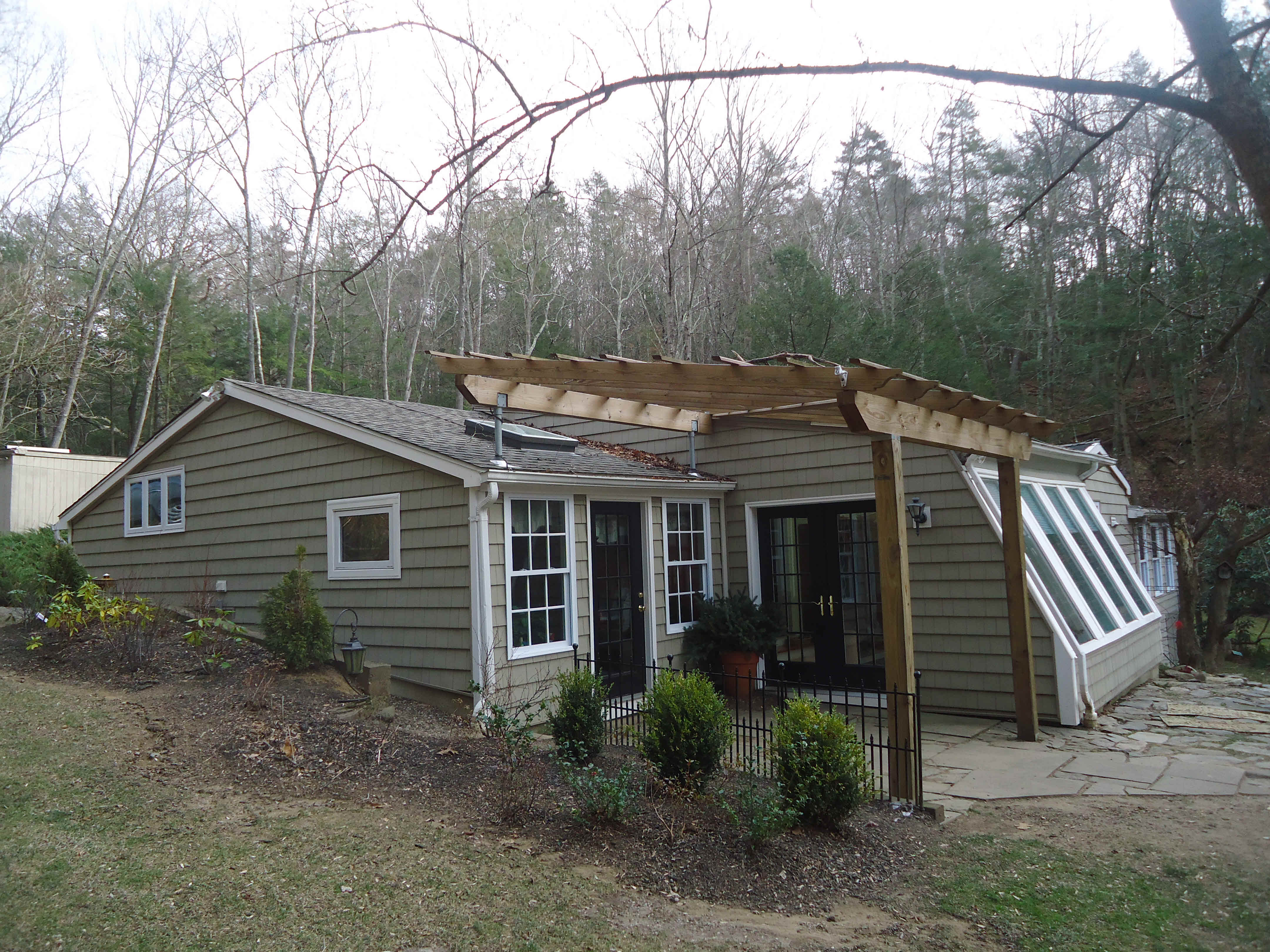 Building photograph for 76 HEMLOCK RD
